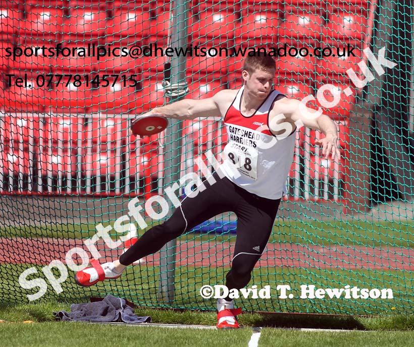 Alan Toward (Gateshead), winner of the discus with a throw of 54.62 metres, equaling Arthur McKenzies 1968 throw, North Eastern Championships, Gateshead International Stadium.  Photos: David T. Hewitson/Sports for All Pics